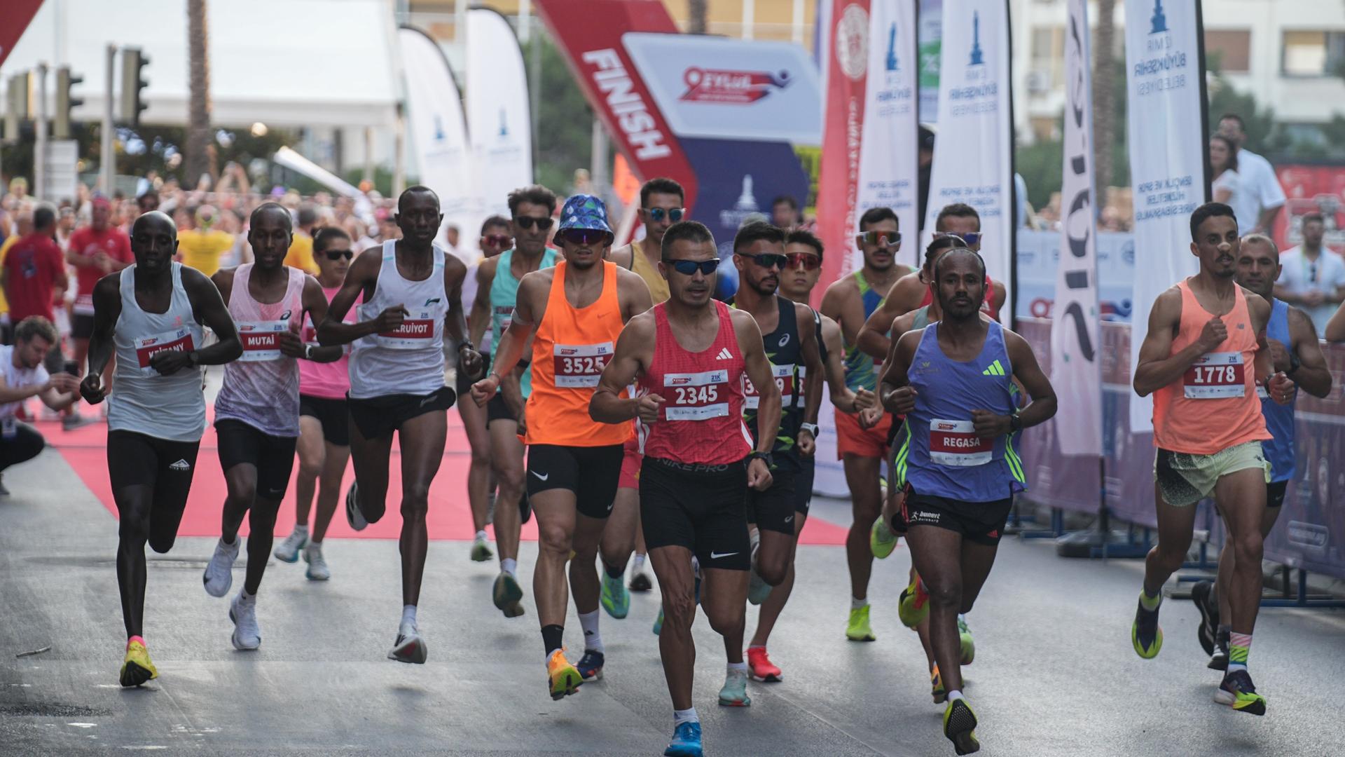 14. İzmir Yarı Maratonu'nda Rekorlar ve Zirve Mücadelesi