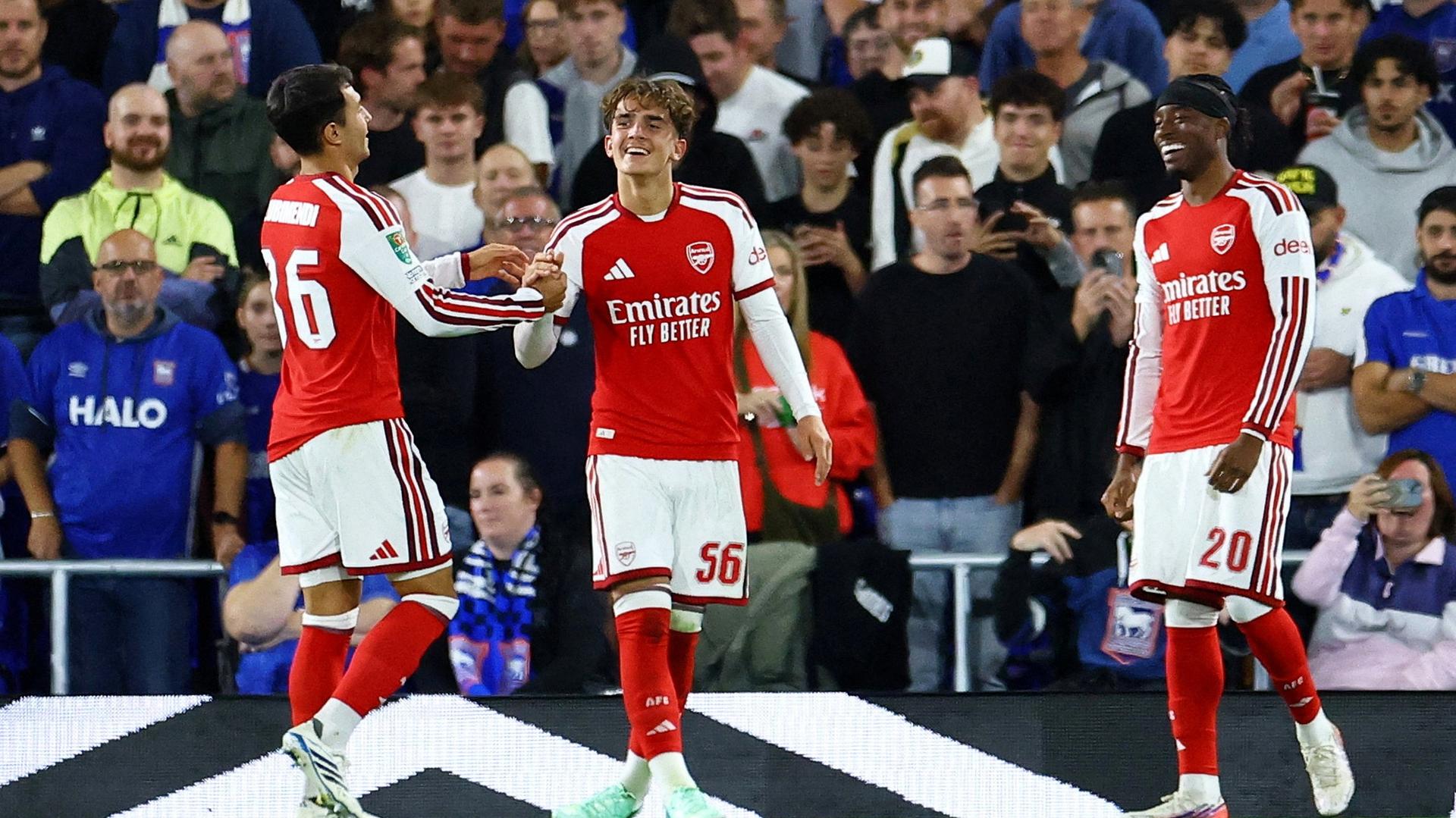 Arsenal ve Liverpool Lig Kupası'nda Turladı: Detaylı Analiz