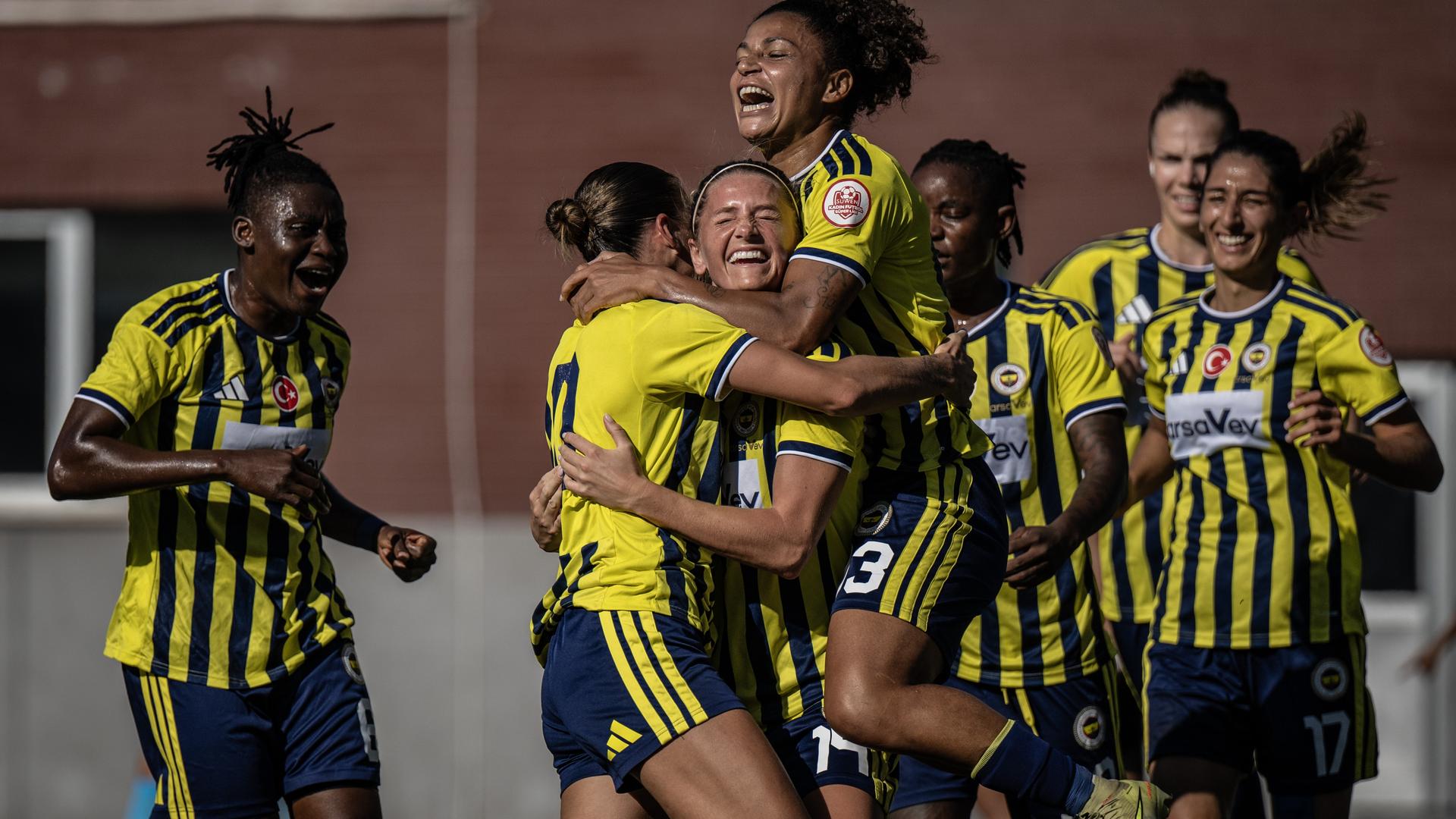 Fenerbahçe Petrol Ofisi Derbide Hakimiyetini İlan Etti: Kusursuz Seri Sürüyor