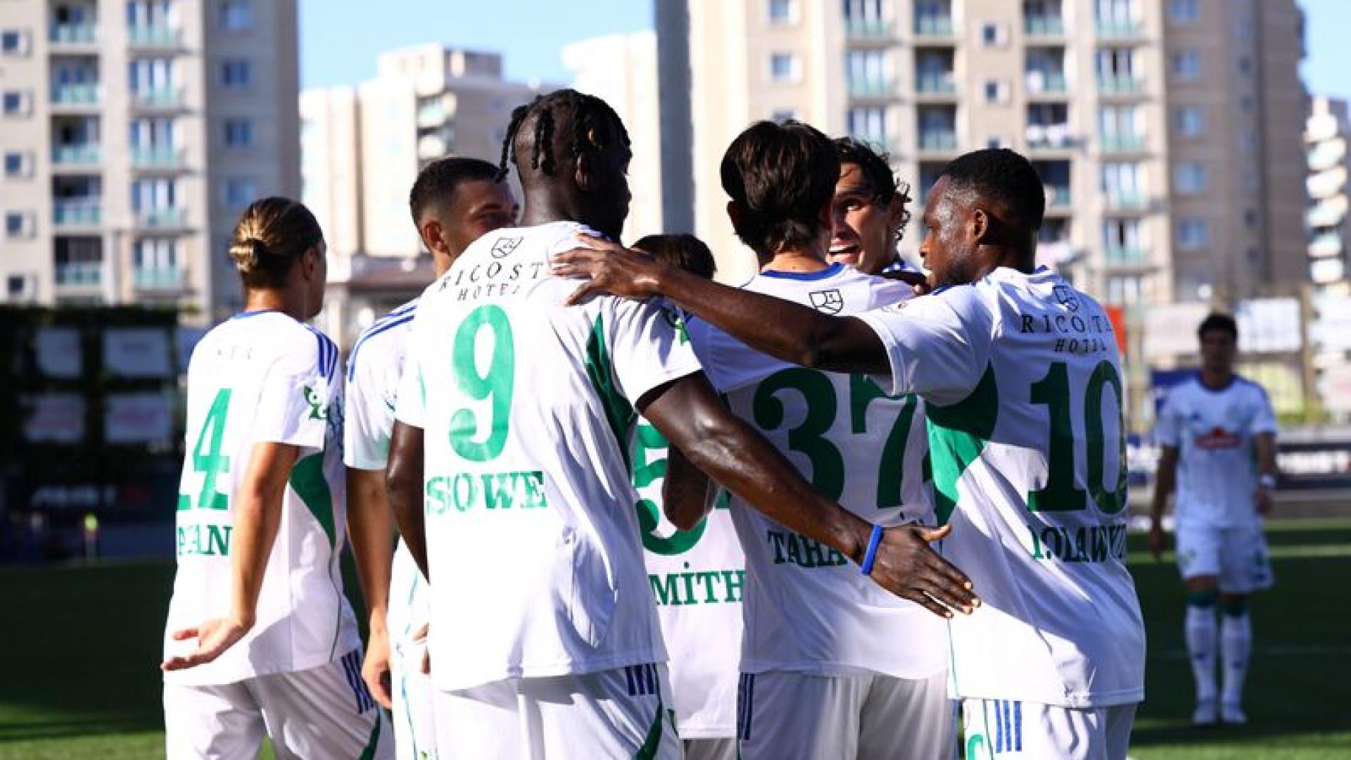Rizespor Recep Tayyip Erdoğan Stadı'nda Destan Yazdı: 10 Kişiyle 2-0