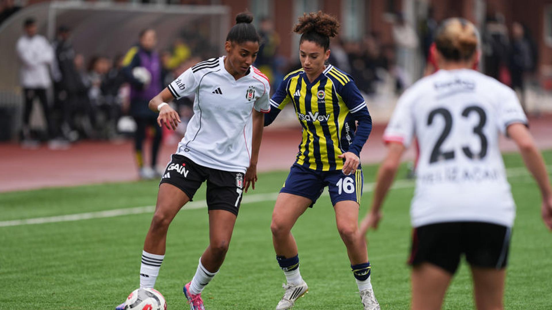 Kadın Futbol Süper Ligi'nde Dev Derbi: Beşiktaş - Fenerbahçe Analizi