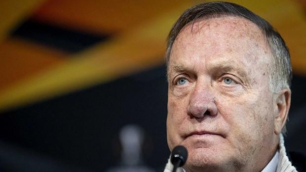 Curaçao, Dick Advocaat'ın sözleşmesini uzattı