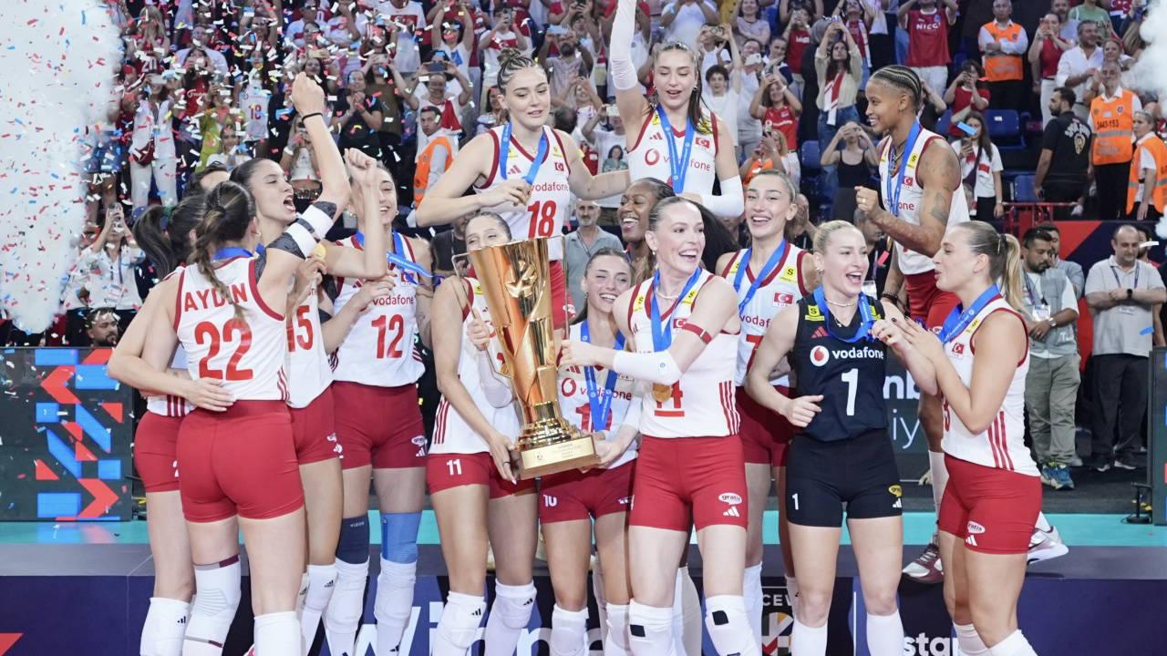 Sıcak Gelişme: Filenin Sultanları Avrupa şampiyonu: Türkiye 3-2...