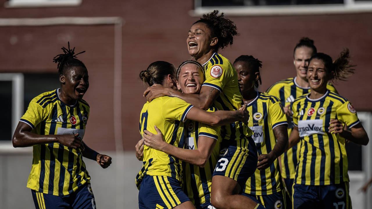 Fenerbahçe ArsaVev'in Kadın Futbolundaki Dominasyonu: Beşiktaş Derbisi Analizi