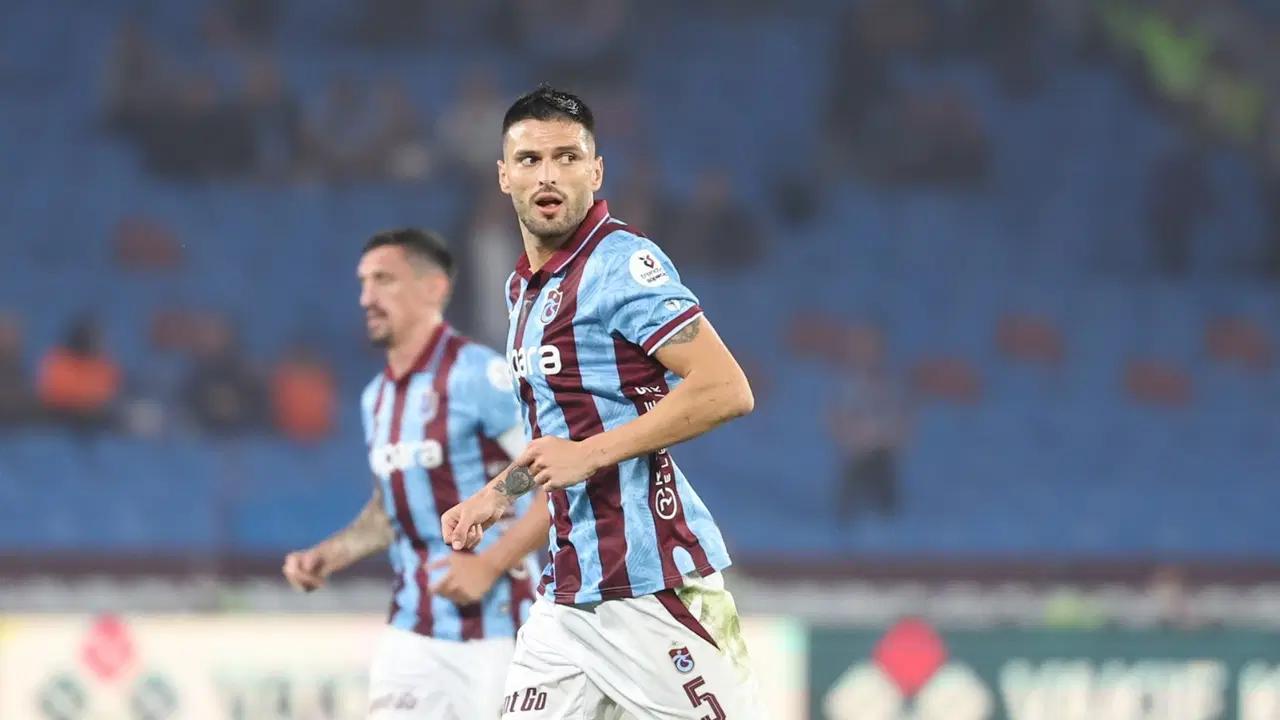 Okay Yokuşlu'nun Ameliyat Kararı: Trabzonspor'un Orta Saha Planı Nasıl Değişecek?