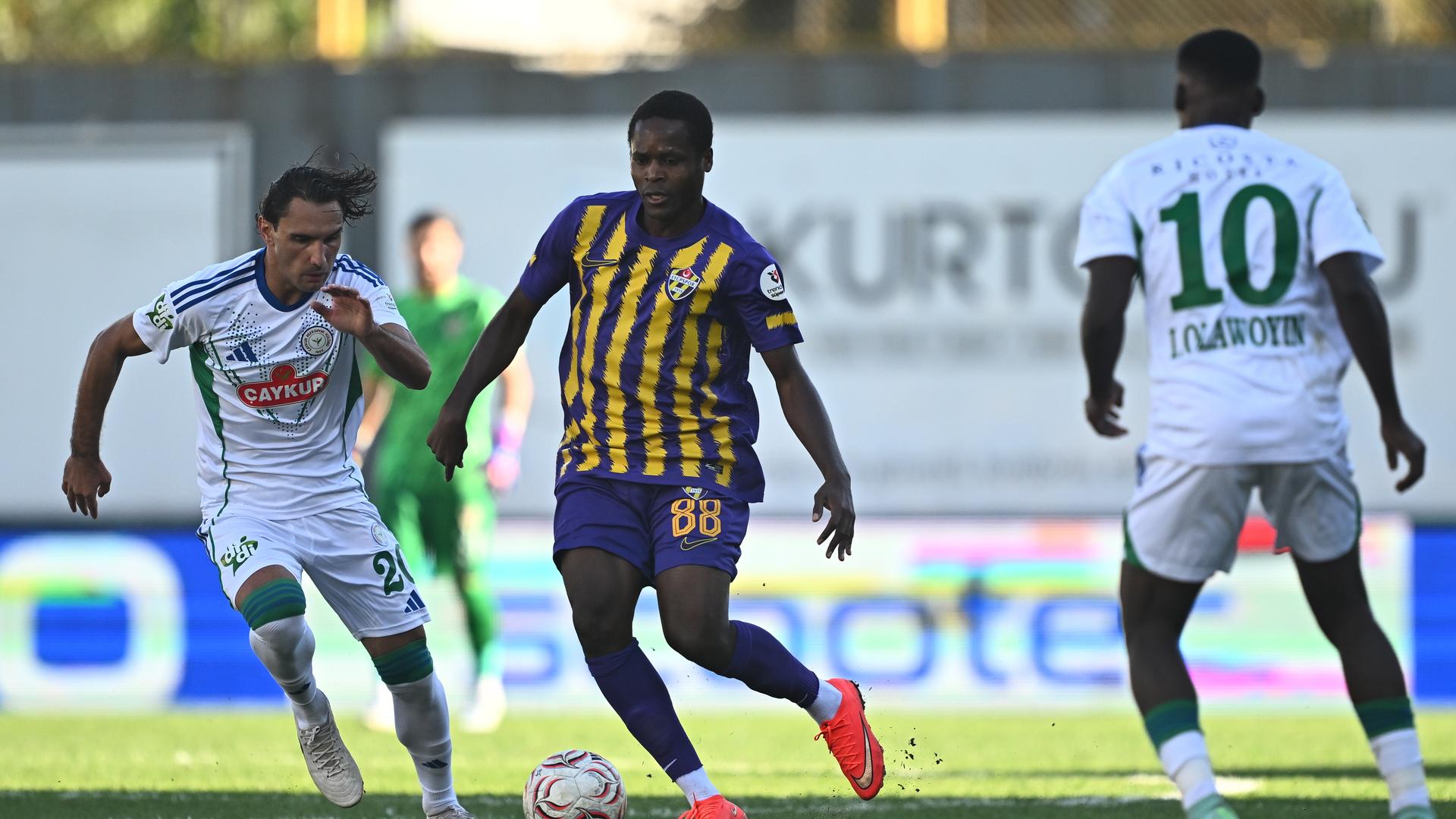 Çaykur Rizespor'un Eyüpspor Deplasmanı Zaferi: Taktiksel Bir Mühendislik Örneği
