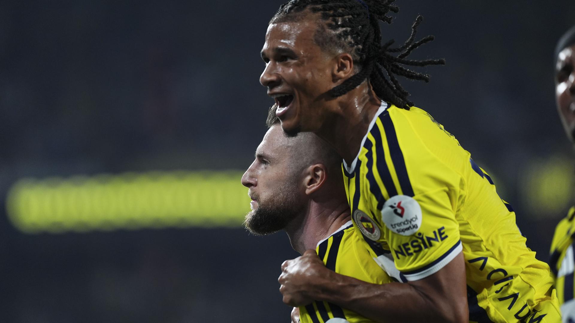 Fenerbahçe'de Skriniar ve Ake İkilisi: Savunma Hattının Yeni Mimarları