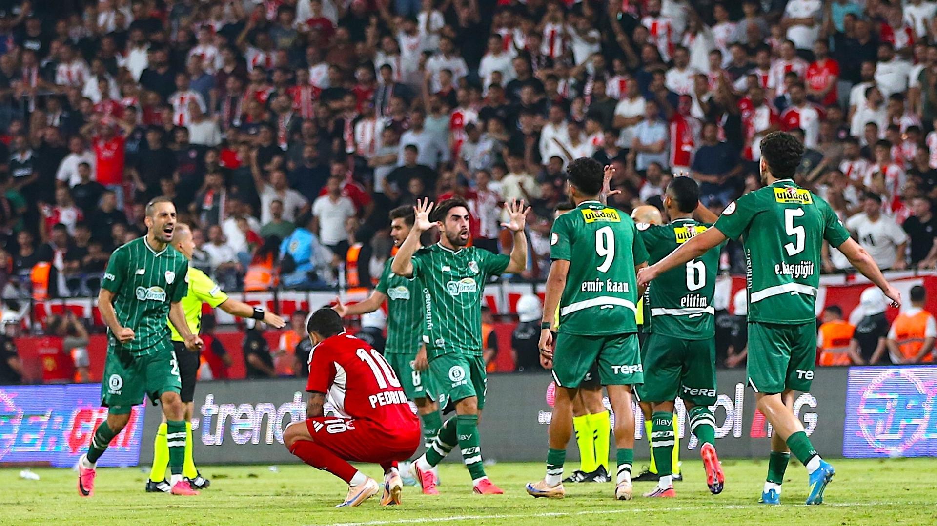 Bursaspor'un Batman Zaferi: Iheanacho'nun Klası ve Zirveye Tırmanışın Anatomisi