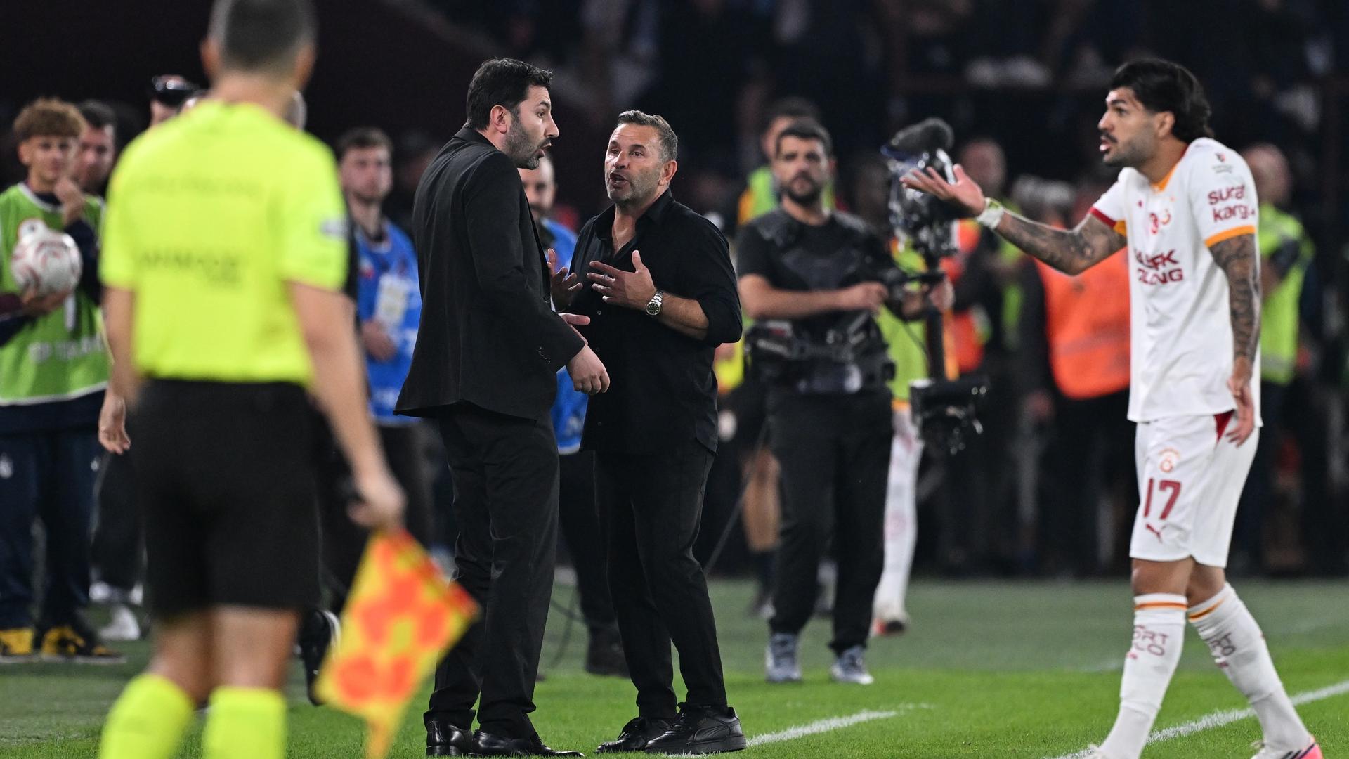 Okan Buruk'un Kırmızı Kart Krizi: Galatasaray'da Taktiksel ve Disiplin Çıkmazı