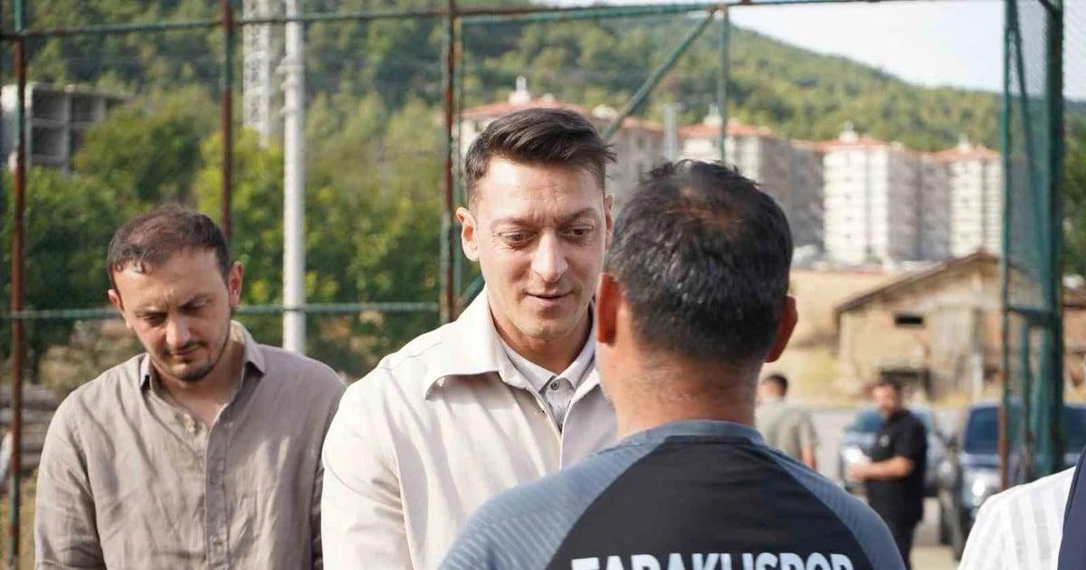 Mesut Özil'den Türk Futboluna Vizyon Projesi: Ümraniye'de Akademi Devrimi