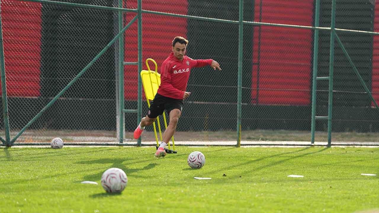Çorum FK'da Alanyaspor Hazırlığı: Uğur Uçar’ın Taktiksel Devrim Planı