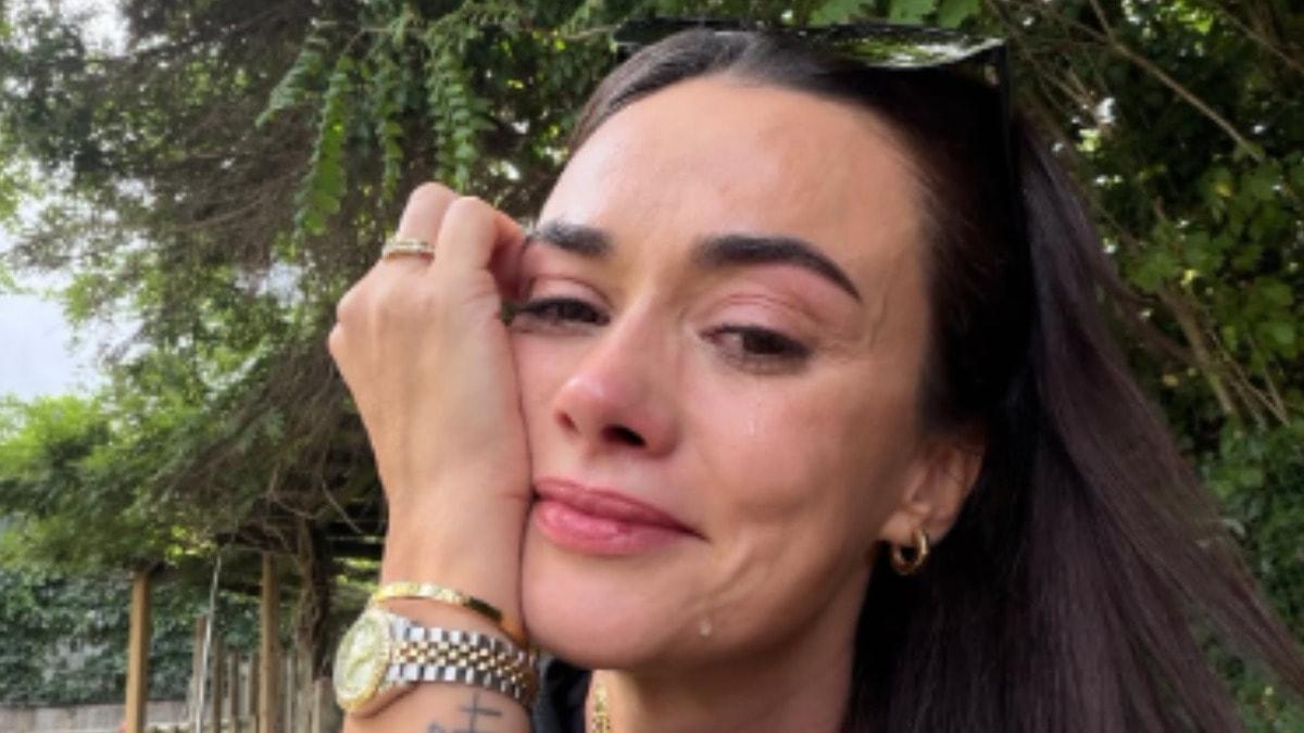 Ünlü Oyuncu Hande Soral Okul Bahçesinde Neden Ağladı?