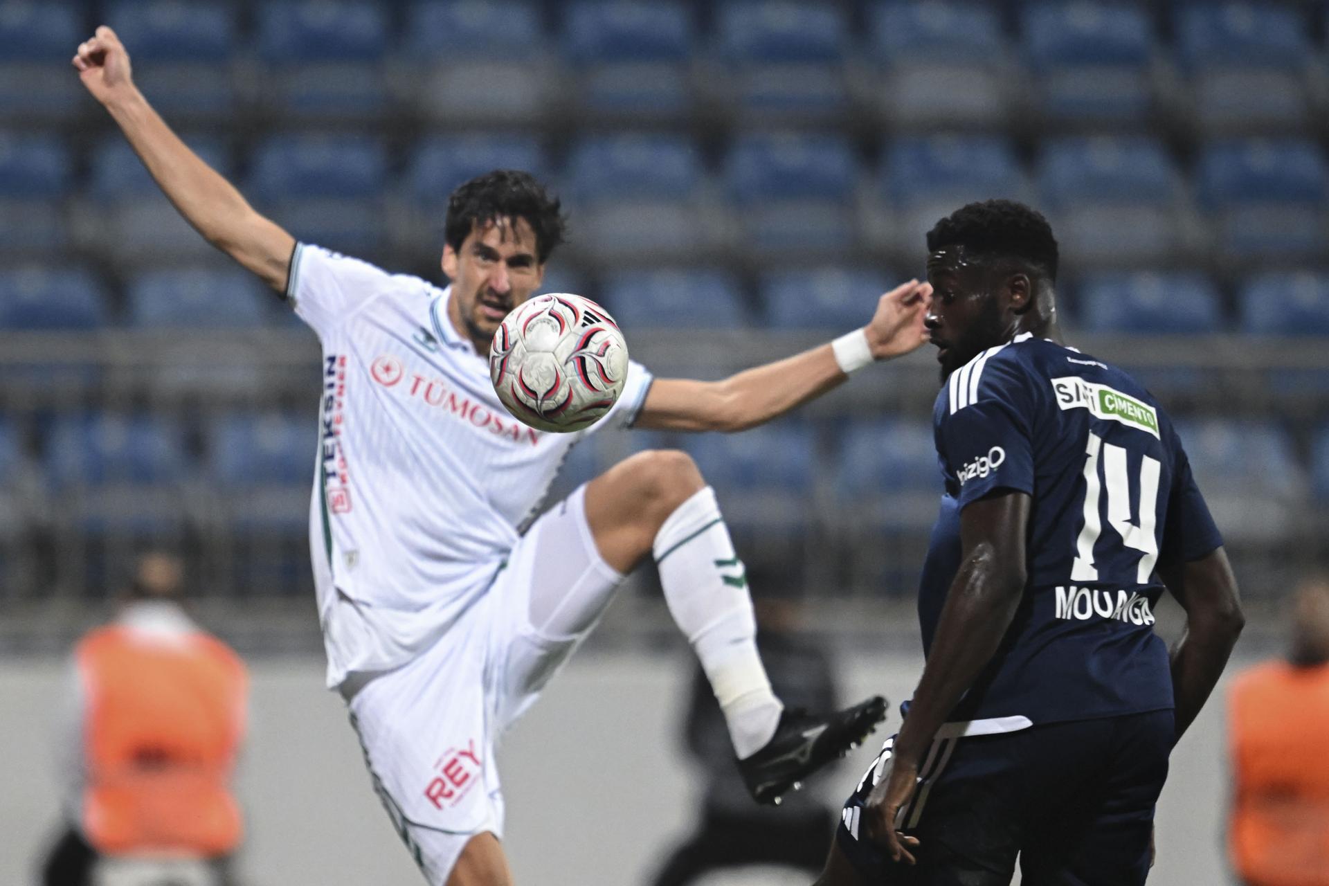Kasımpaşa - Konyaspor Analizi: Orta Saha Sıkışıklığı ve Taktiksel Kısırlık
