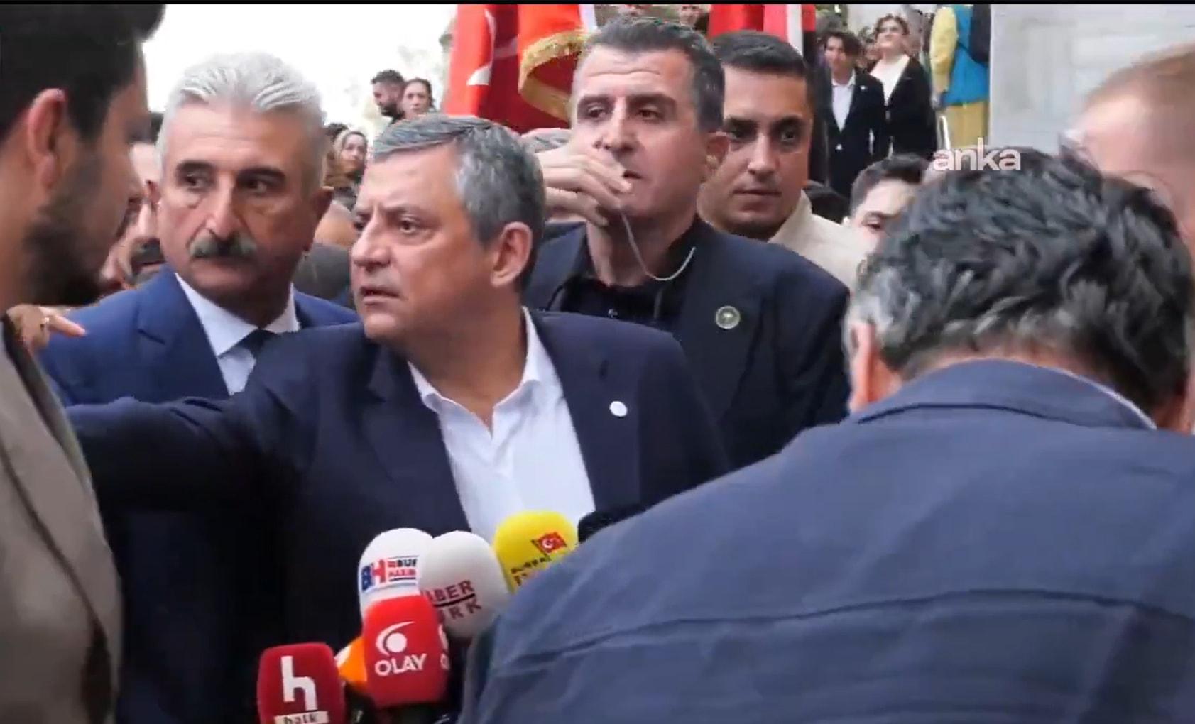 Stadyumda Siyasetin Sınırı: Özgür Özel'in Protokol Tribünündeki Sert Çıkışı