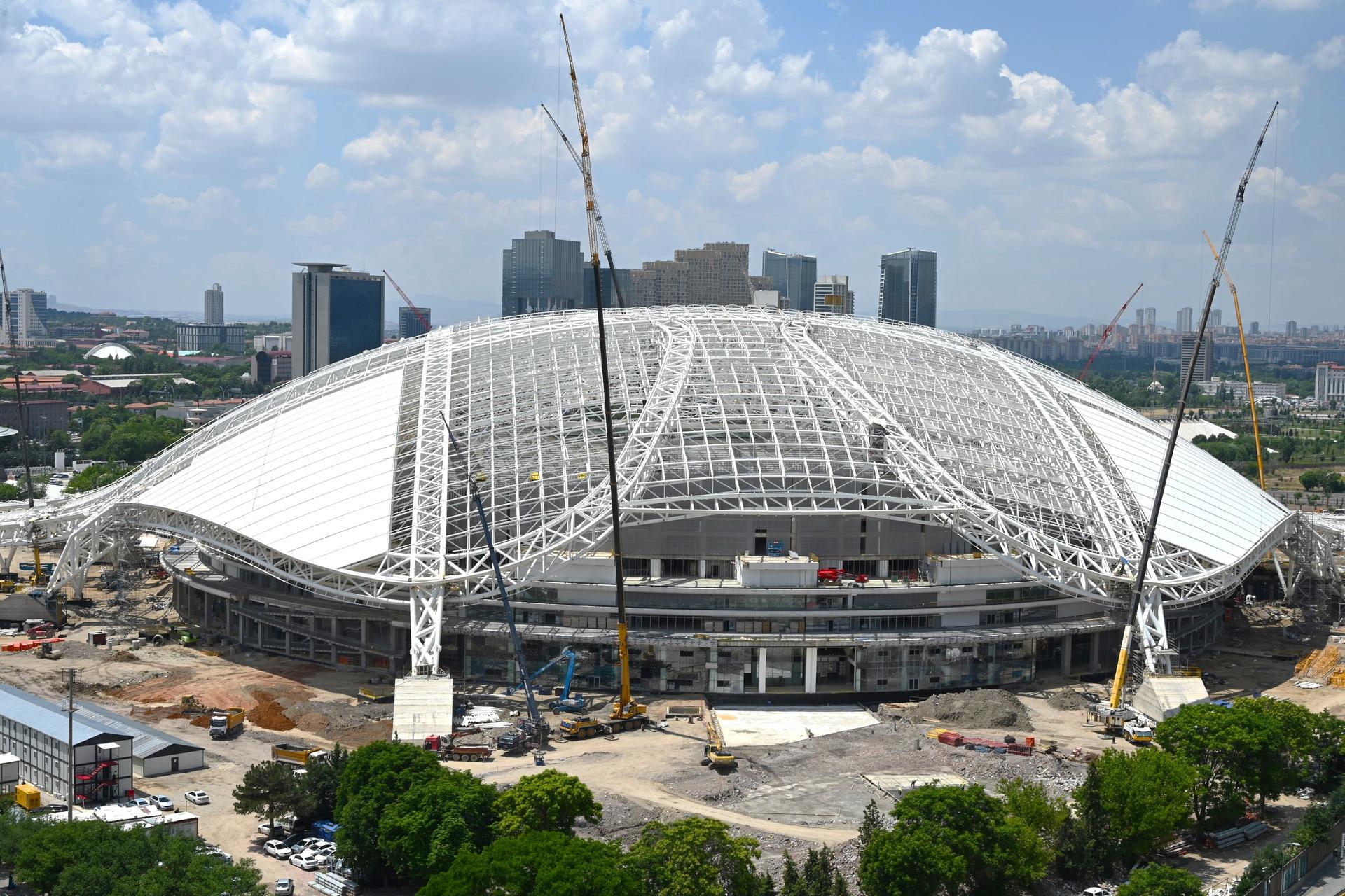 UEFA'nın Stadyum Tercihi: İstanbul ve Ankara Neden Saf Dışı Bırakıldı?
