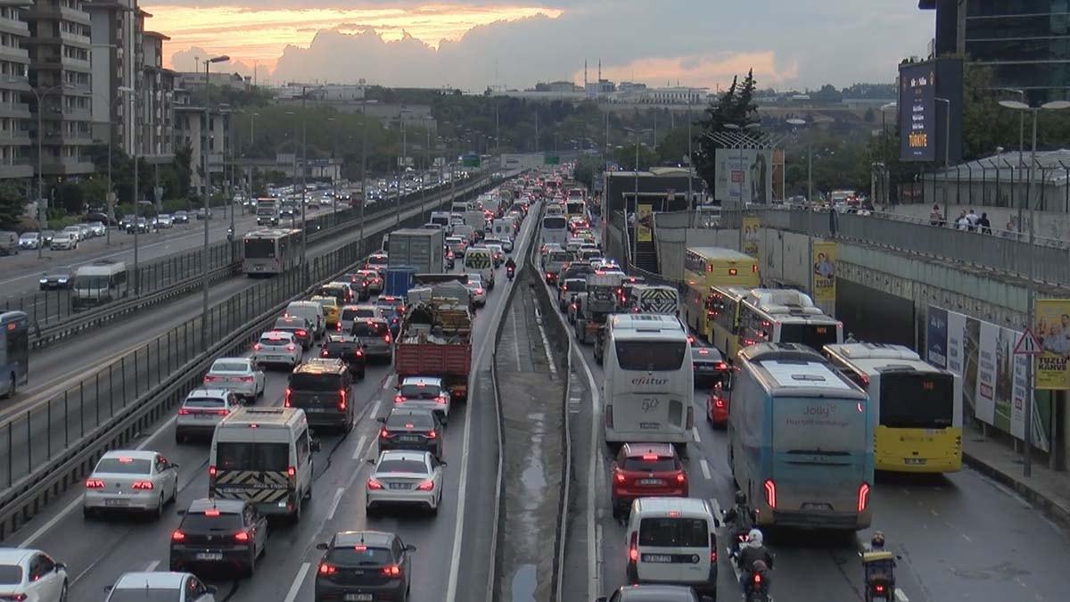 İstanbul'un Trafik Kaosu: Şehir Derbilerinde Lojistik ve Performans Krizleri