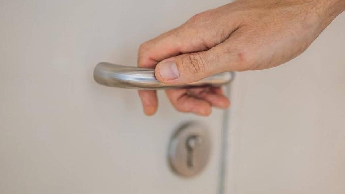 Siyasetin Çıkmazı: Bir Milletvekilinin Meclis Tuvaletinde Geçirdiği 'Gece' Analizi
